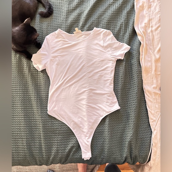 Shirt and body suit lot L and XL - Picture 15 of 16